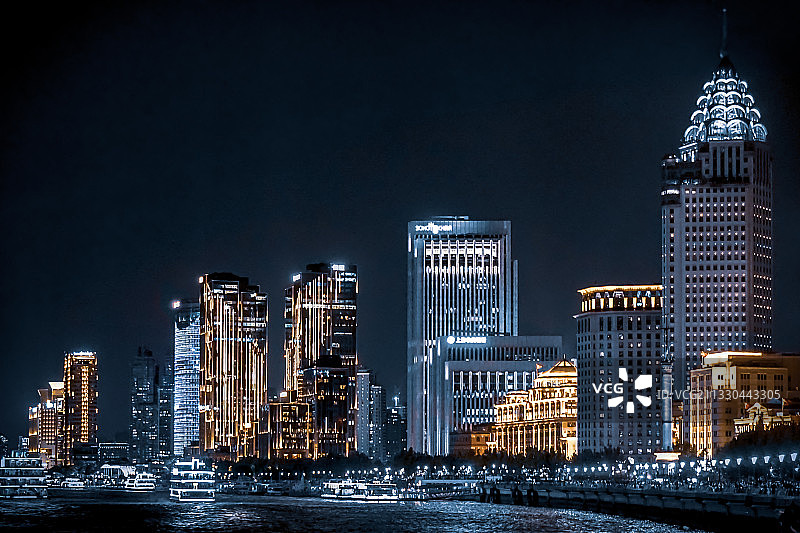 上海浦西黄浦区南外滩天际线夜景图片素材