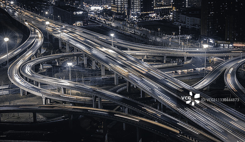 穿梭的车流图片素材