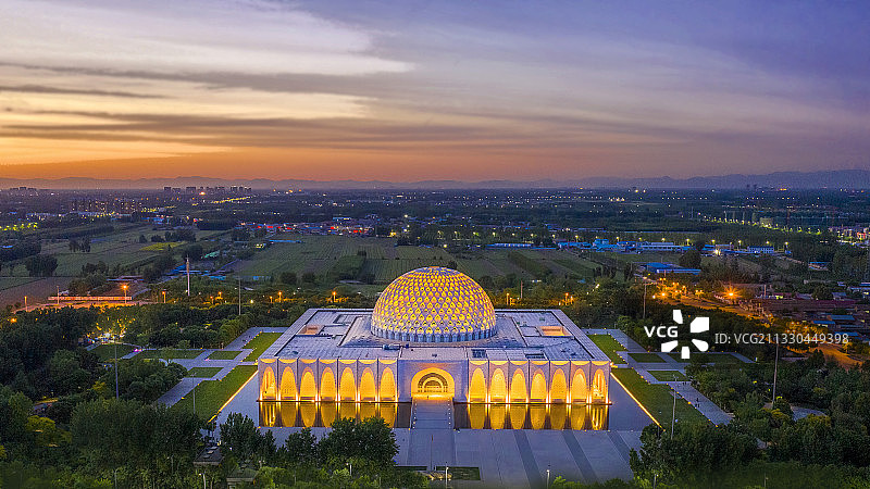 夜幕下的文化宫图片素材