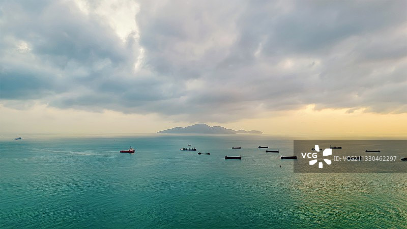繁忙的海上图片素材