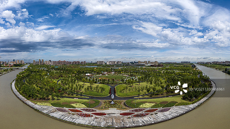 航拍奉贤上海之鱼泡泡公园花开金海湖图片素材