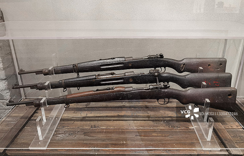 安徽宣城市泾县云岭新四军军部旧址，大会堂陈列展-步枪图片素材