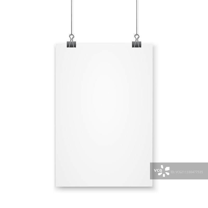 用曲别针挂在白色背景上的空白A4纸图片素材