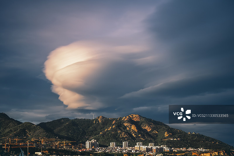 荚状云（雨后青岛）图片素材