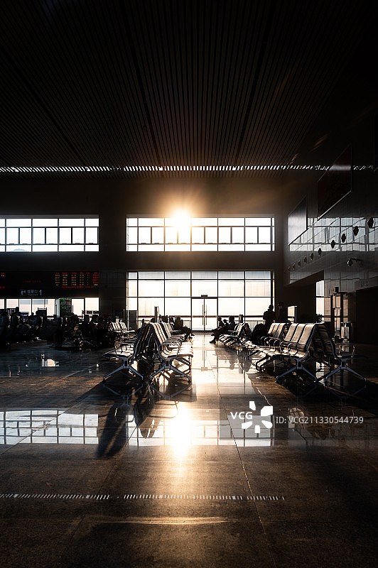 高铁站，大堂，站内，等候，候车区，日落，剪影，回家，晚霞图片素材