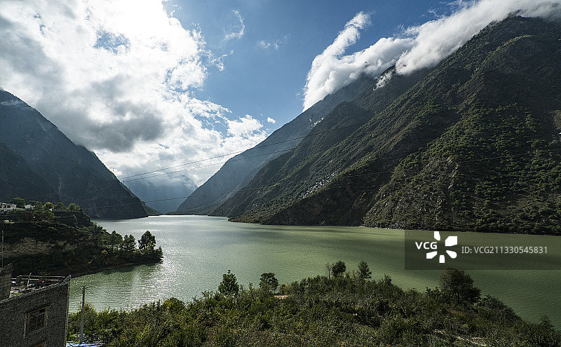 堰塞湖图片素材