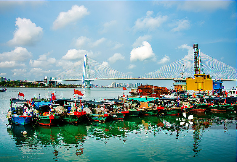 乱云飞渡南渡江图片素材