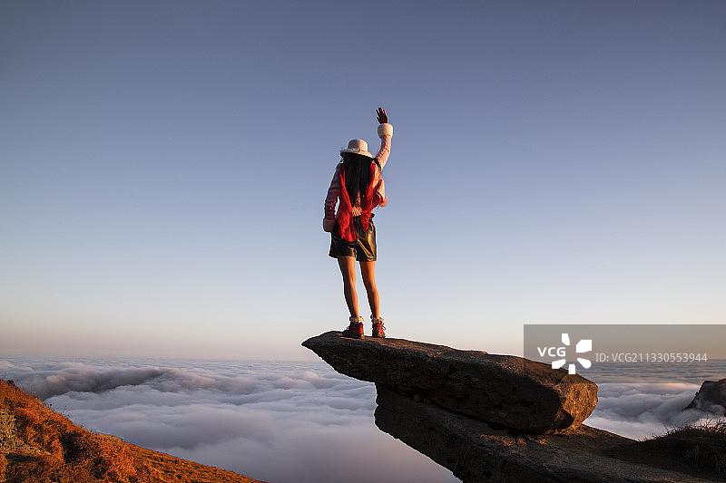 夕阳下的流图片素材