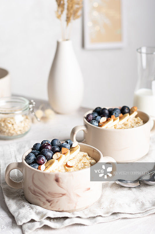 桌子上早餐的高角度视图，俄罗斯图片素材