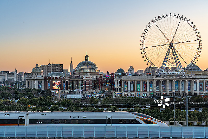 江苏常州城市风光环球港摩天轮复兴号动车图片素材