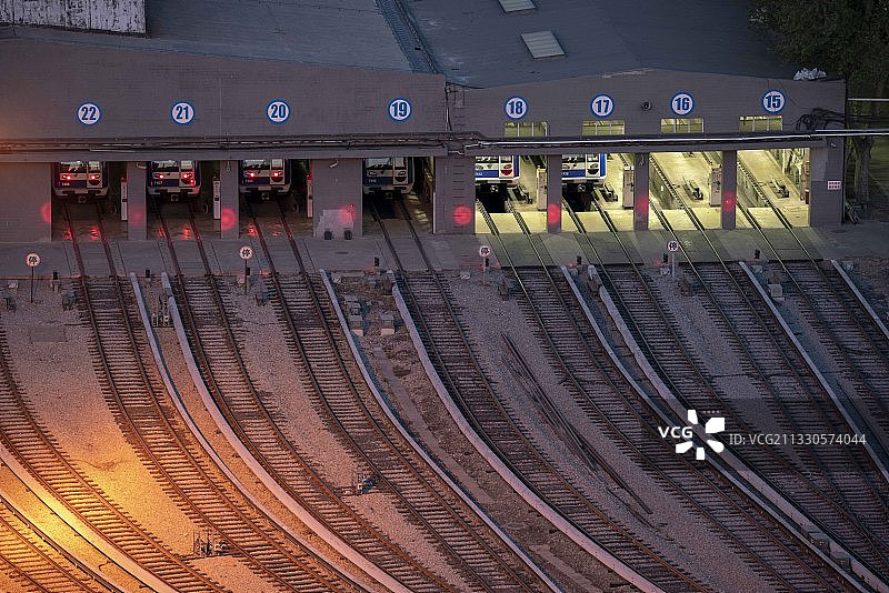 北京地铁二号线西直门车辆段轨道交通车辆维修库图片素材