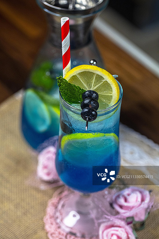 桌子上饮料的特写图片素材