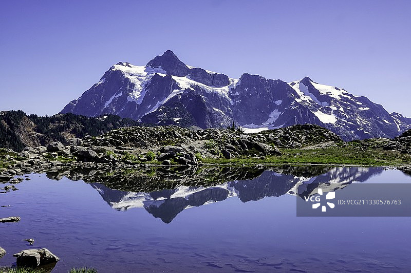 湖泊雪山风光图片素材