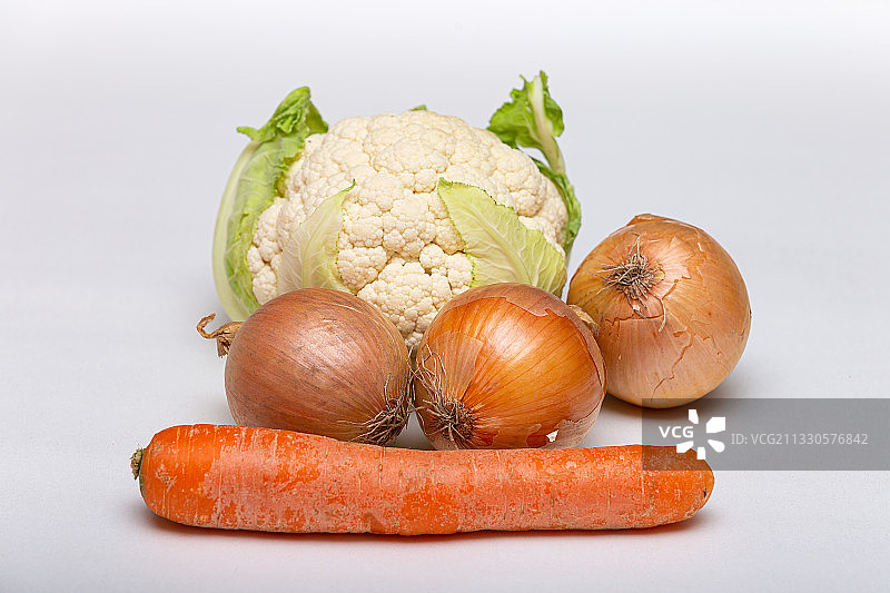 拉脱维亚白色背景上的蔬菜特写图片素材