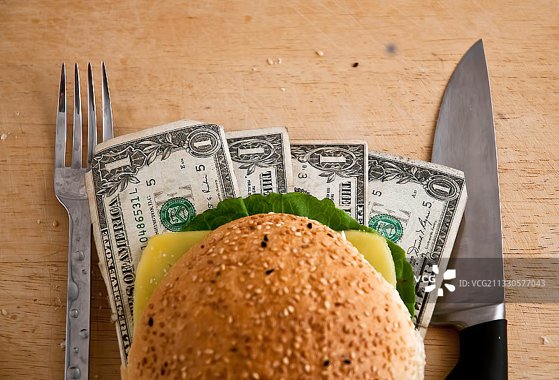 餐桌上的餐具俯视图图片素材