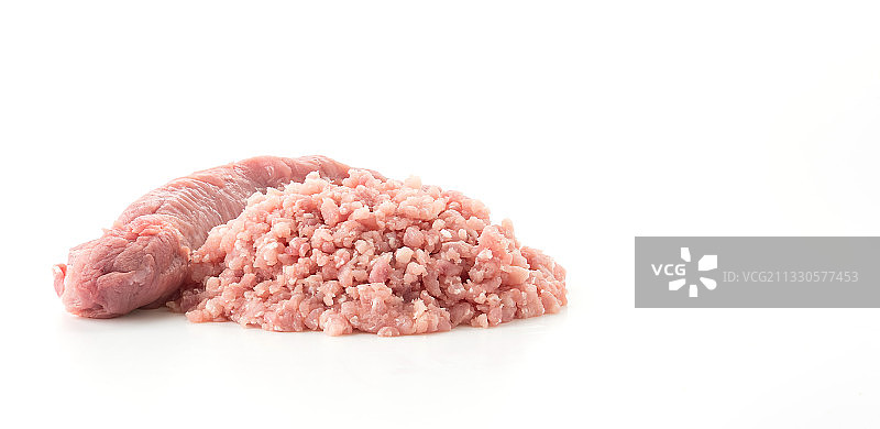 白色背景上的肉类特写图片素材