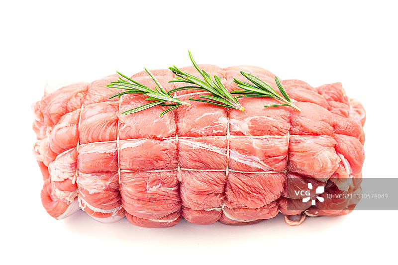 白色背景上的红色肉类特写图片素材