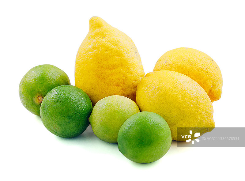 白色背景下的柠檬特写图片素材