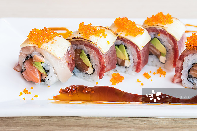 盘中寿司特写图片素材
