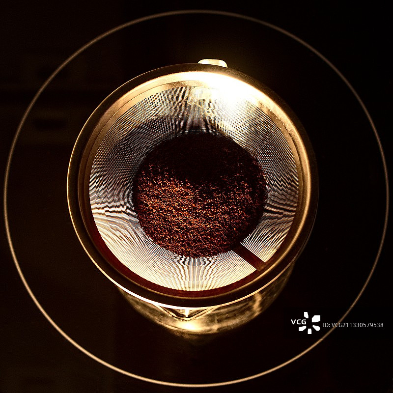 俯视桌子上的咖啡杯图片素材