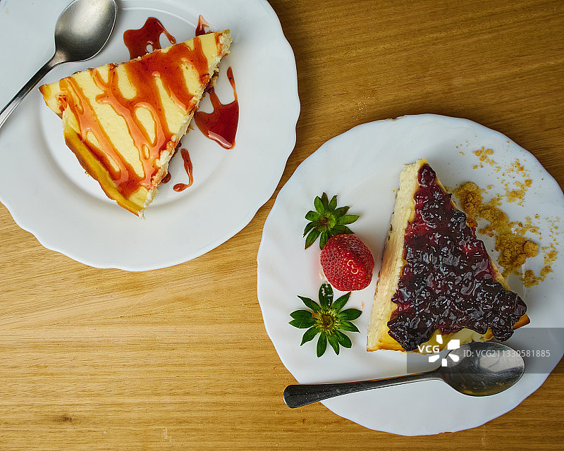 桌上盘中甜点俯视图图片素材