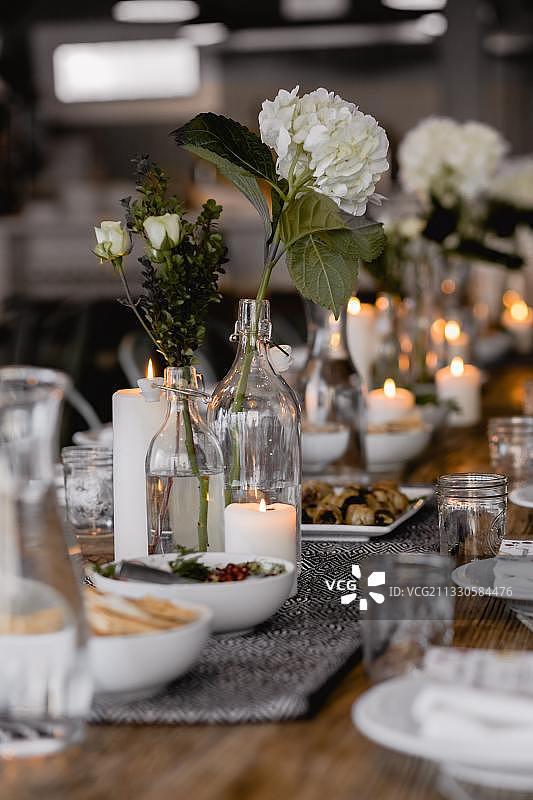 餐桌上的餐具摆放特写，马来西亚图片素材