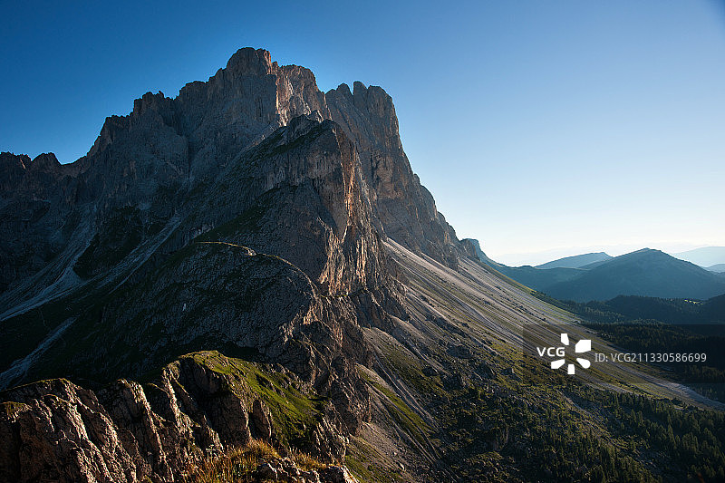 意大利圣马丁因图恩的岩石山脉风光图片素材