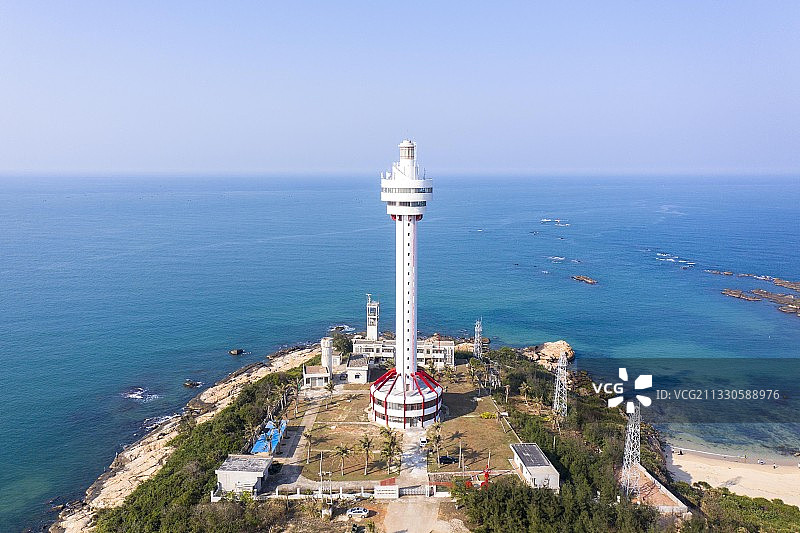 航拍海南海口文昌木兰湾海岸灯塔全景图片素材