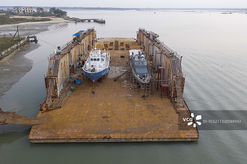 航拍海南海口文昌村落渔船停靠港口图片素材