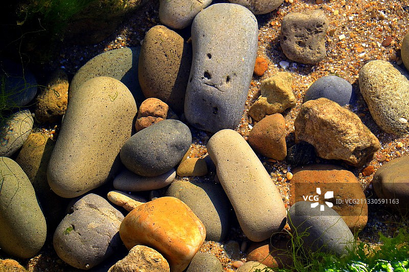 葡萄牙莱里亚帕塔亚斯海滩鹅卵石高角度视图图片素材