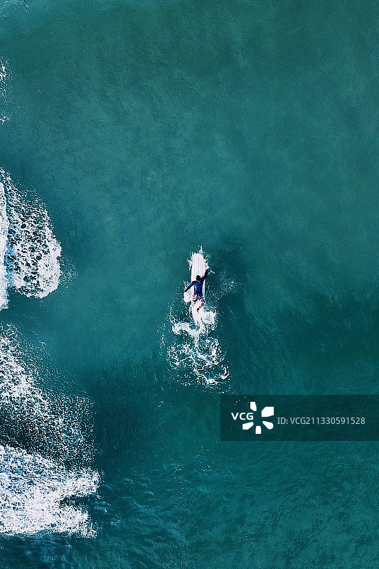 「涠洲岛，炎炎夏日来海边冲个浪」图片素材