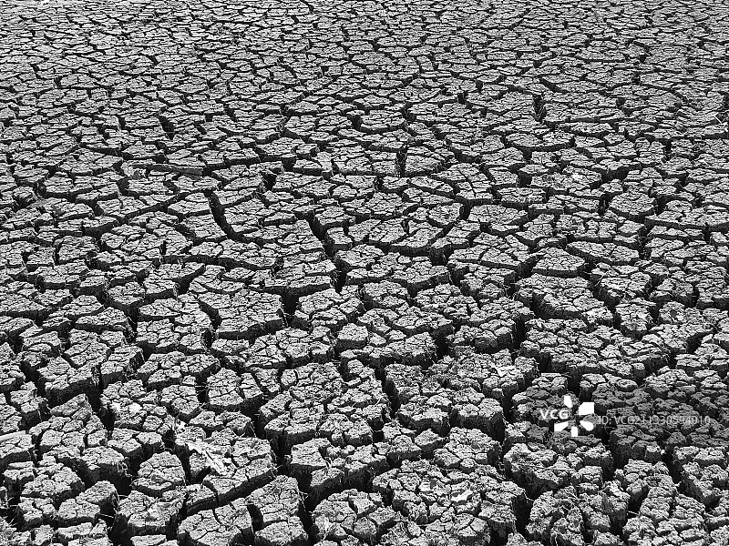 龟裂的土地特写镜头图片素材