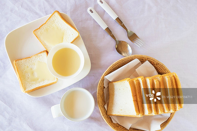 餐桌上的早餐俯视图图片素材