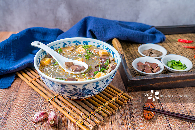 中国江苏南京美食鸭血粉丝汤图片素材