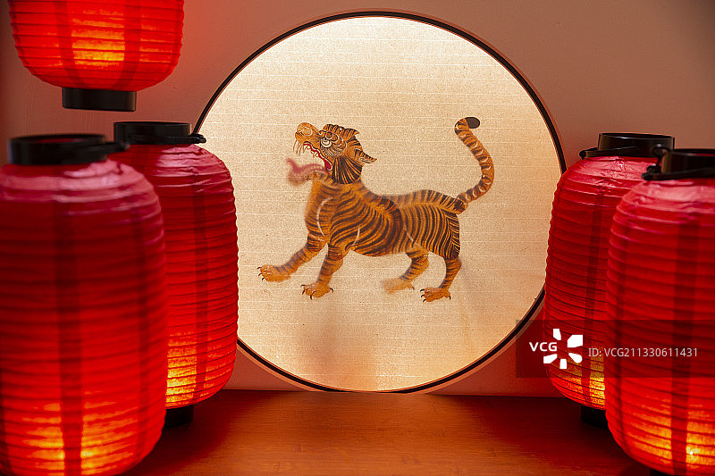 四川皮影老虎和红灯笼图片素材