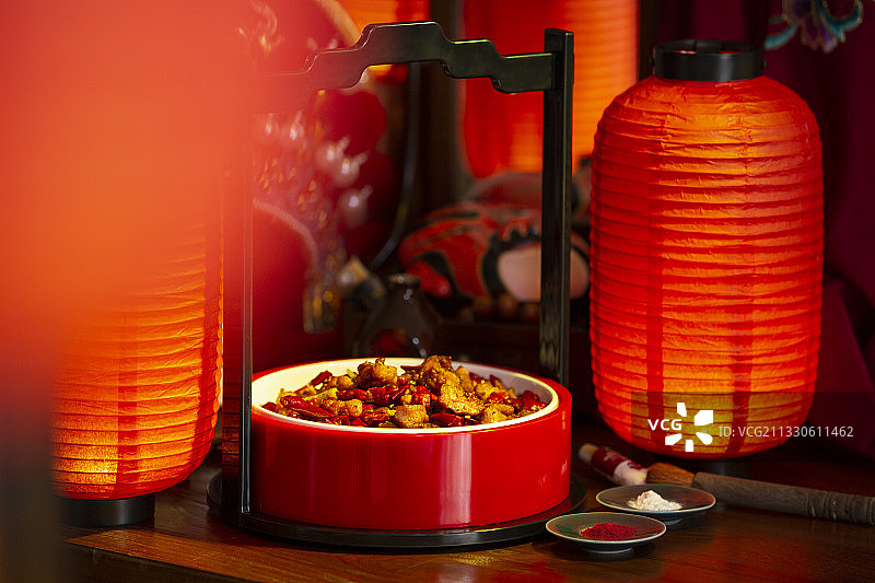 中华美食辣子鸡、川剧变脸和红灯笼静物图片素材