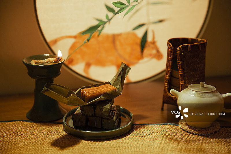 中国文化皮影和四川小吃竹叶糕图片素材