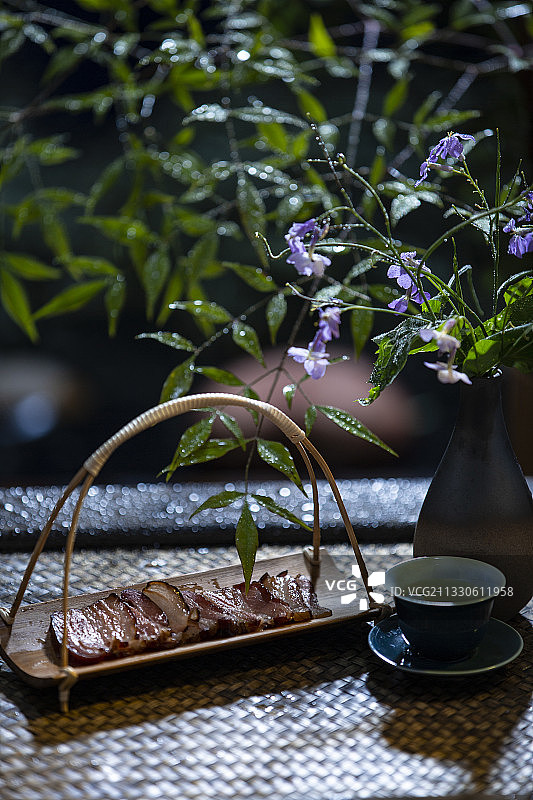 中华美食腊肉和茶道静物图片素材