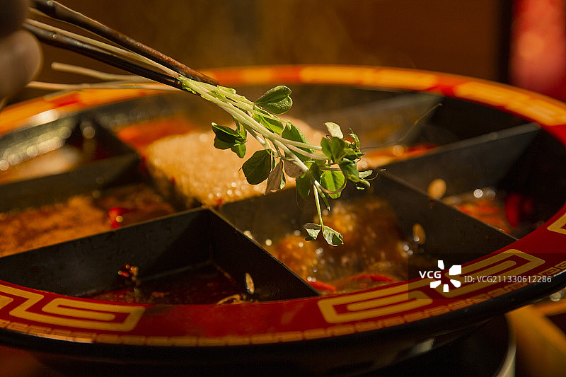 中华美食四川菜麻辣九宫格火锅图片素材