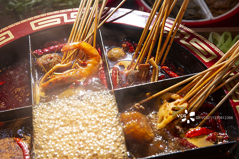 中华美食四川菜麻辣九宫格火锅串串香图片素材