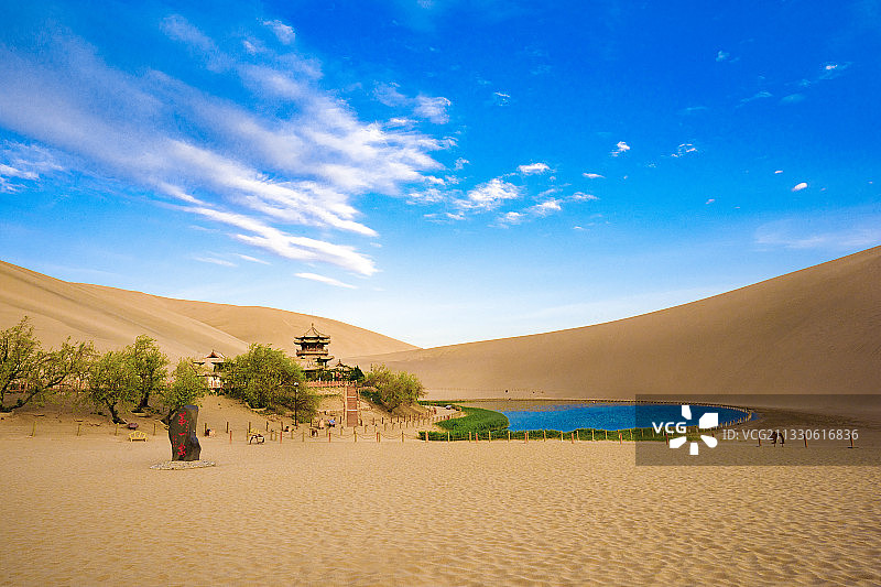 鸣沙山月牙泉图片素材