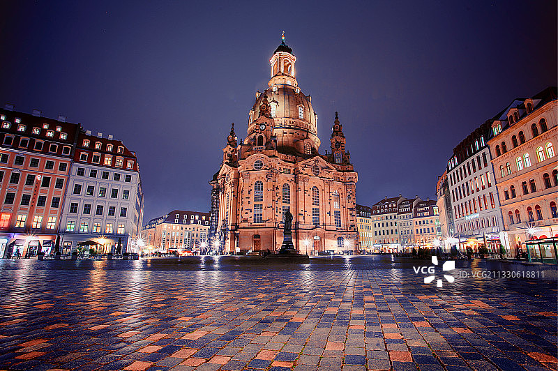 圣母教堂蓝调时刻图片素材