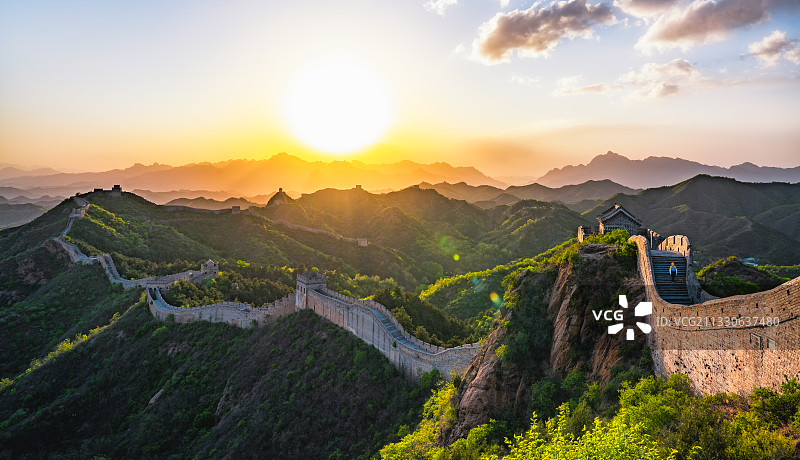 光照大地 金山岭长城图片素材
