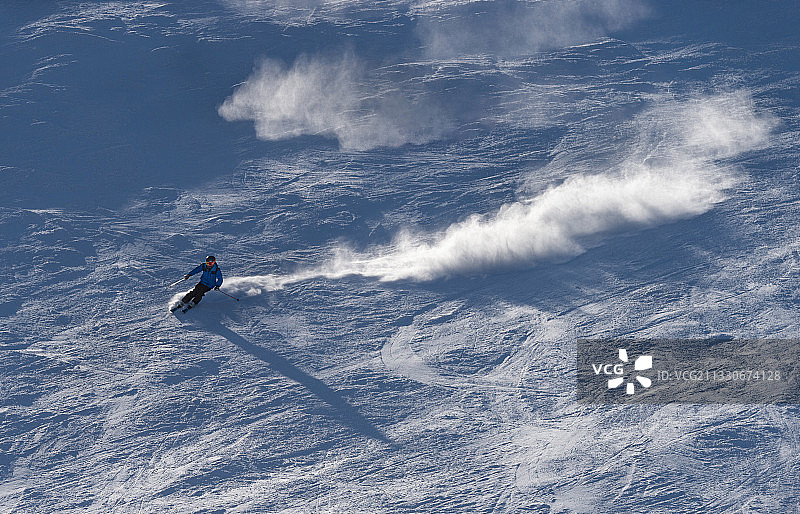 蛟龙出海图片素材
