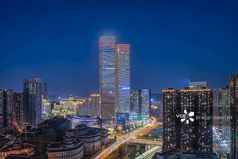 贵阳市花果园双子塔夜景图片素材
