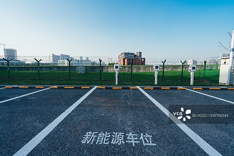 上海油罐艺术中心新能源车位图片素材