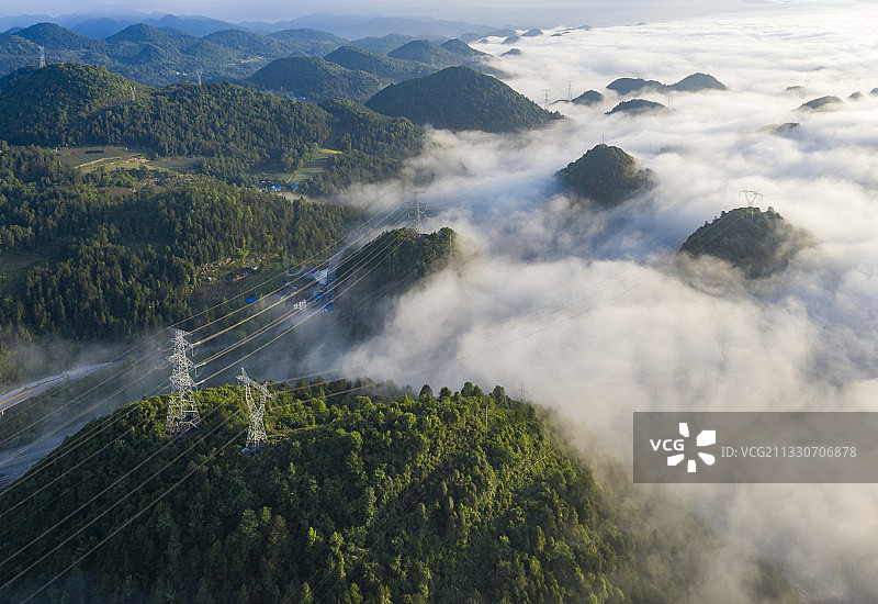 湖北宣恩晓关，清晨云海电力大通道图片素材