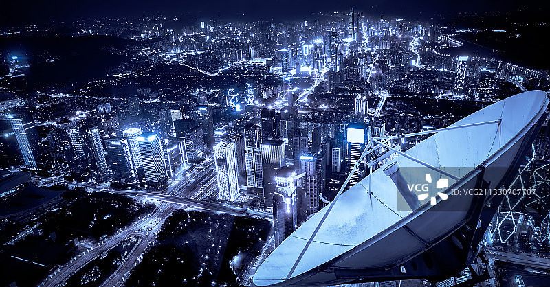 无限代信号接收器和城市建筑图片素材