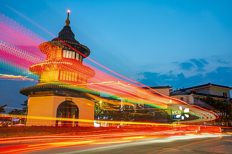 江苏扬州古建筑文昌阁街道夜景图片素材