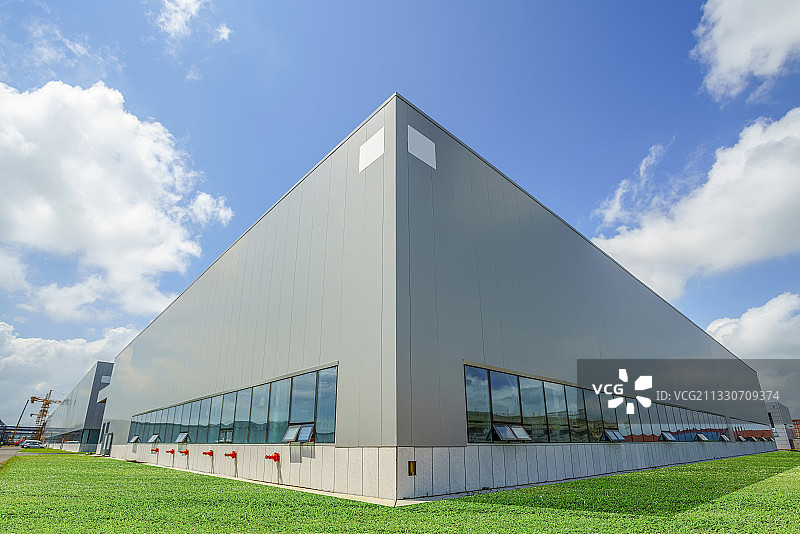 城市现代工厂厂房特写图片素材